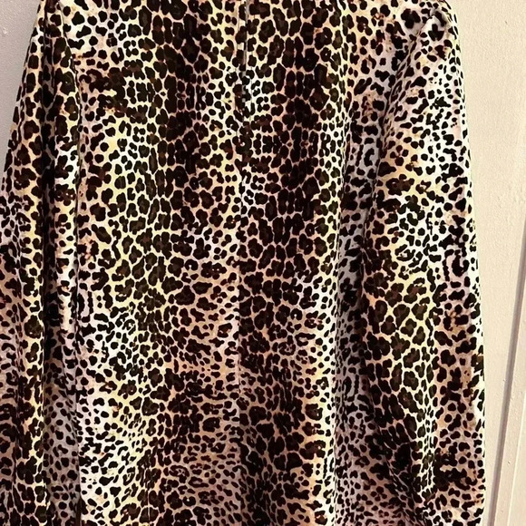 NEW LARK & RO Ladies Cheetah Print Top Size large NWT - Picture 2 of 4